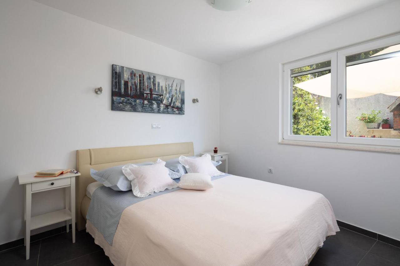 Seaside Apartment Kamelia Mimice Bagian luar foto